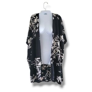 Vivace | Y2K Long Oversized Black/White Floral Kimono Cardigan (SIZE S)